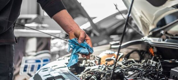 Causas del alto consumo de aceite en un coche