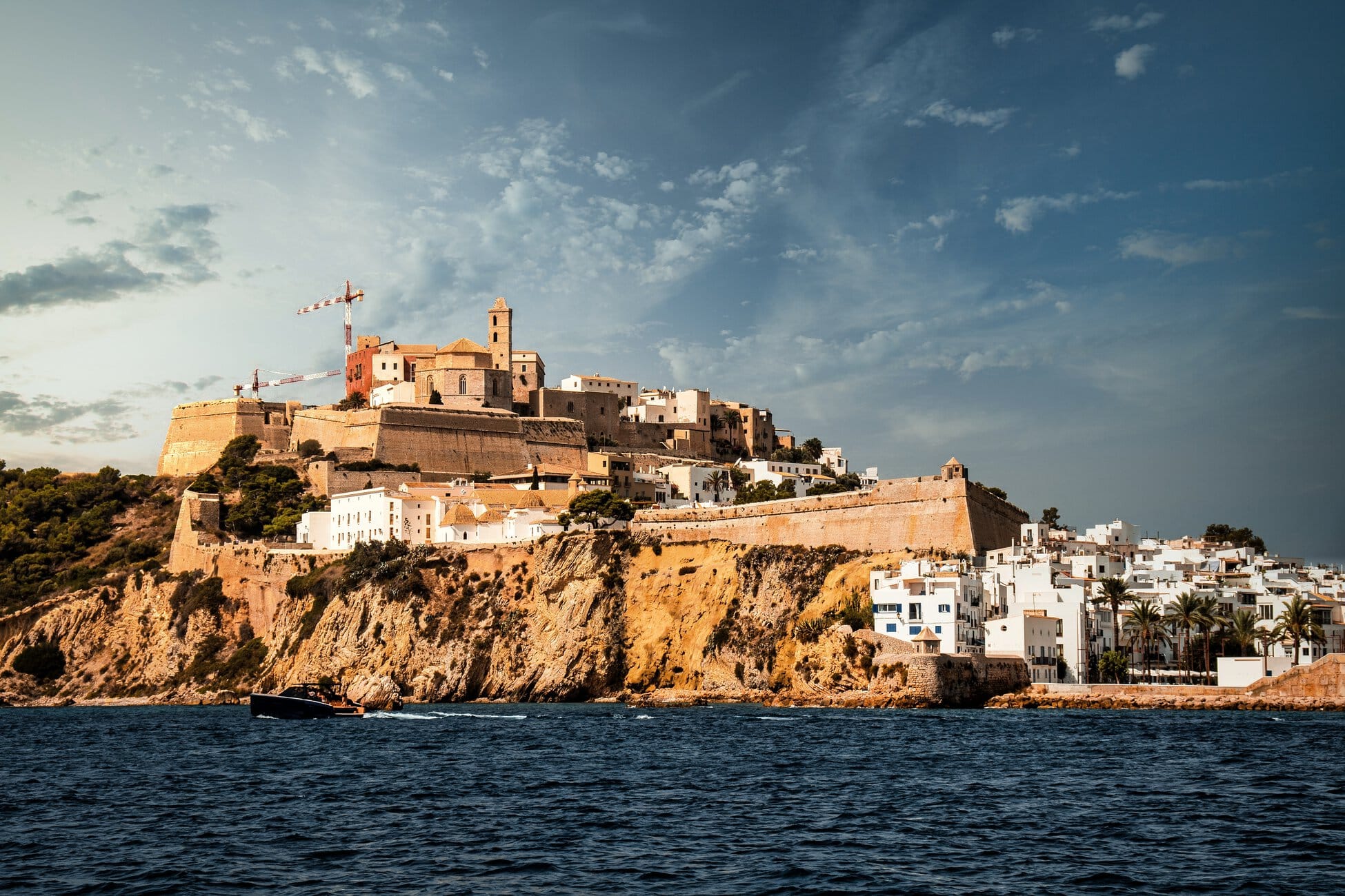Ibiza ofrece nuevas experiencias para quienes buscan descanso frente al mar -779697 – Play Hotel Ibiza Ibiza ofrece nuevas experiencias para quienes buscan descanso frente al mar
